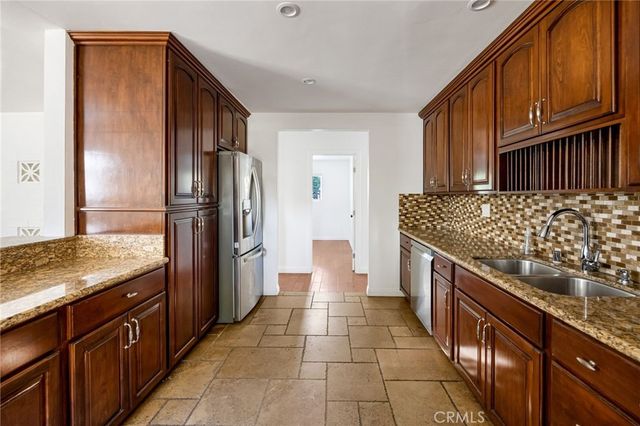 7044 White Oak, Van Nuys, CA 91406