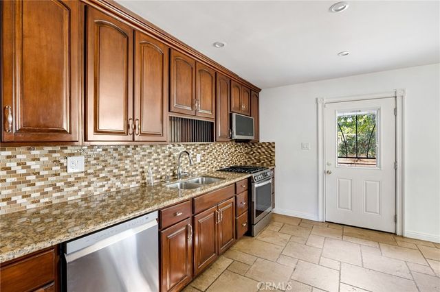7044 White Oak, Van Nuys, CA 91406
