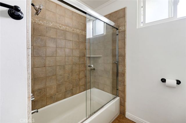 7044 White Oak, Van Nuys, CA 91406