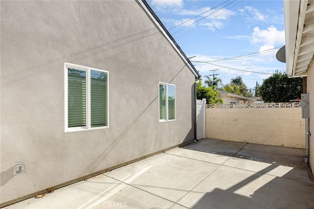 7044 White Oak, Van Nuys, CA 91406