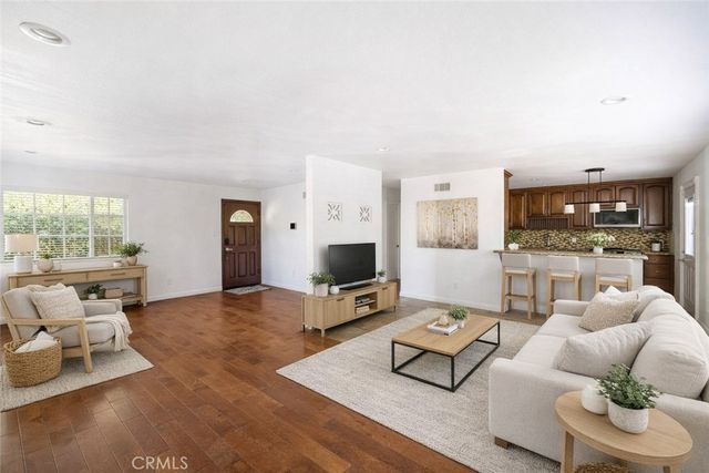 7044 White Oak, Van Nuys, CA 91406