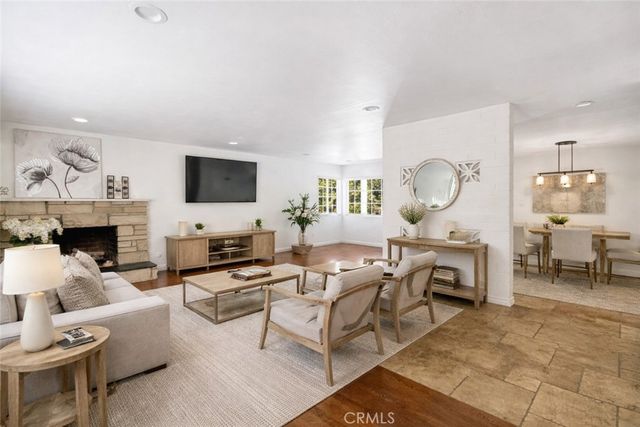 7044 White Oak, Van Nuys, CA 91406