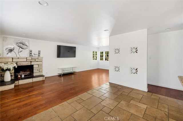 7044 White Oak, Van Nuys, CA 91406
