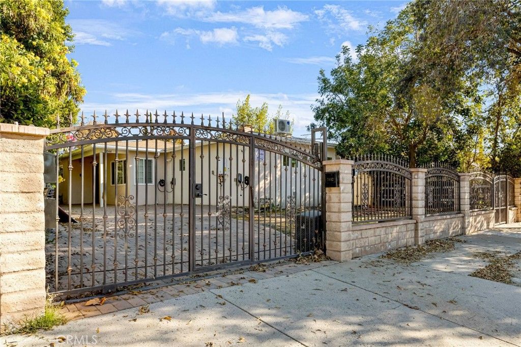 7044 White Oak, Van Nuys, CA 91406