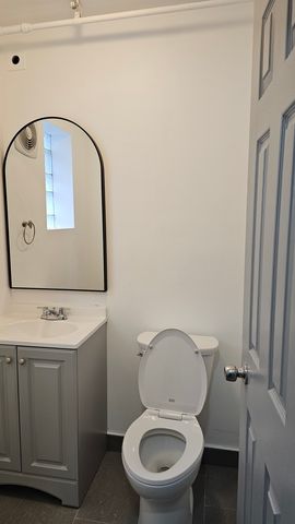 19 N Broadway Street 19, Des Plaines, IL 60016