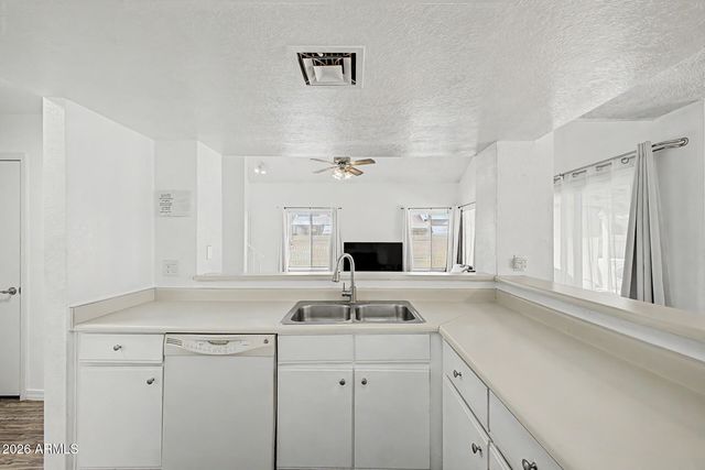 8854 W FAIRMOUNT Avenue, Phoenix, AZ 85037