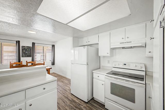 8854 W FAIRMOUNT Avenue, Phoenix, AZ 85037