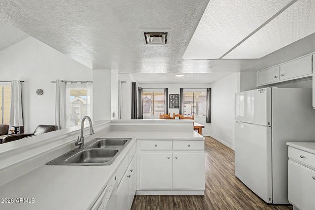8854 W FAIRMOUNT Avenue, Phoenix, AZ 85037