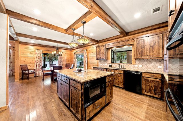 8726 Toler Pointe, Larue, TX 75770