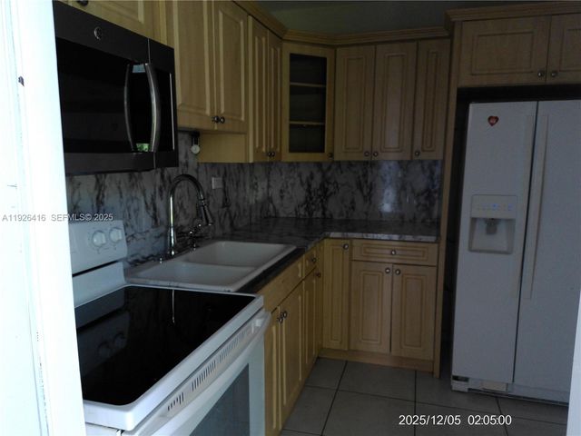 421 NW 32nd Ct, Miami, FL 33125