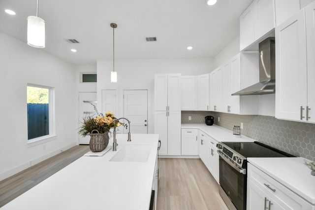 3330 Francis Street AB, Houston, TX 77004