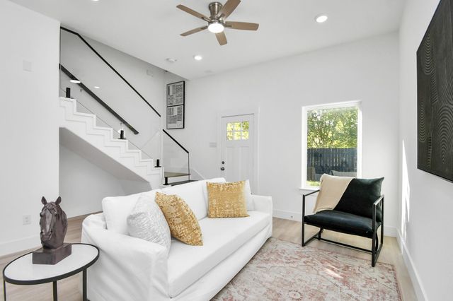 3330 Francis Street AB, Houston, TX 77004