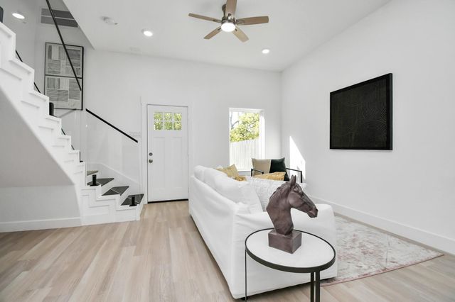 3330 Francis Street AB, Houston, TX 77004