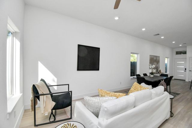 3330 Francis Street AB, Houston, TX 77004