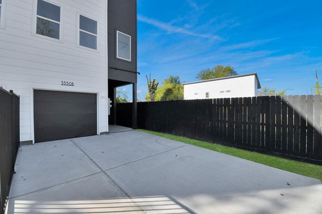 3330 Francis Street AB, Houston, TX 77004