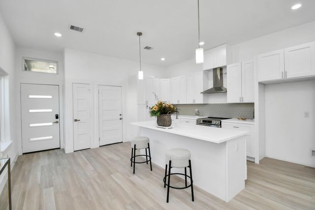 3330 Francis Street AB, Houston, TX 77004