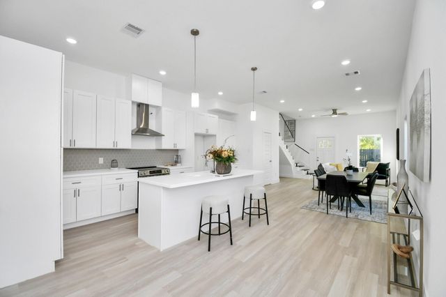 3330 Francis Street AB, Houston, TX 77004