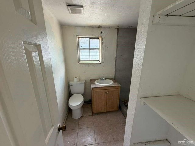 815 Extrumberto Solis Road, Elsa, TX 78543