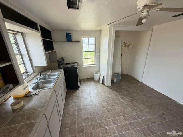 815 Extrumberto Solis Road, Elsa, TX 78543