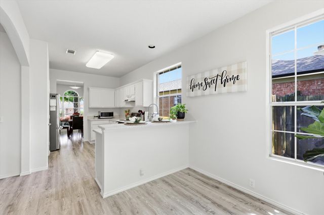 239 High Pointe Lane, Cedar Hill, TX 75104