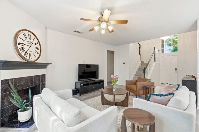 239 High Pointe Lane, Cedar Hill, TX 75104