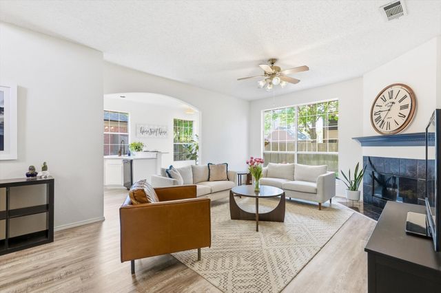 239 High Pointe Lane, Cedar Hill, TX 75104