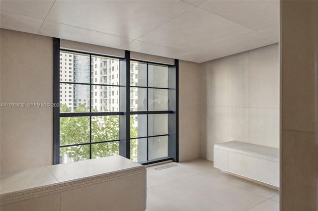 159 NE 6th St 4010, Miami, FL 33132