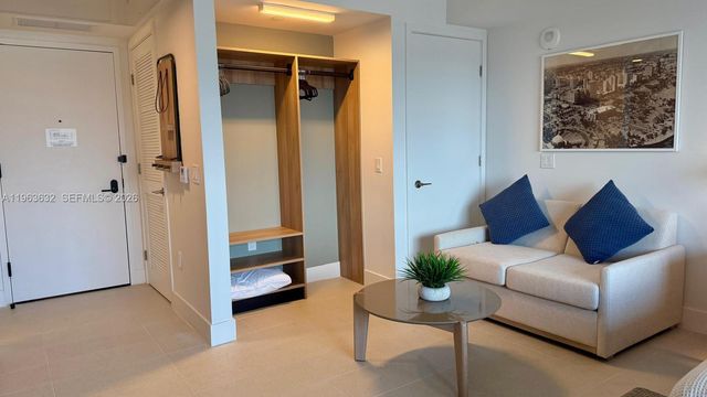 159 NE 6th St 4010, Miami, FL 33132