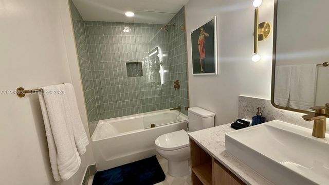 159 NE 6th St 4010, Miami, FL 33132