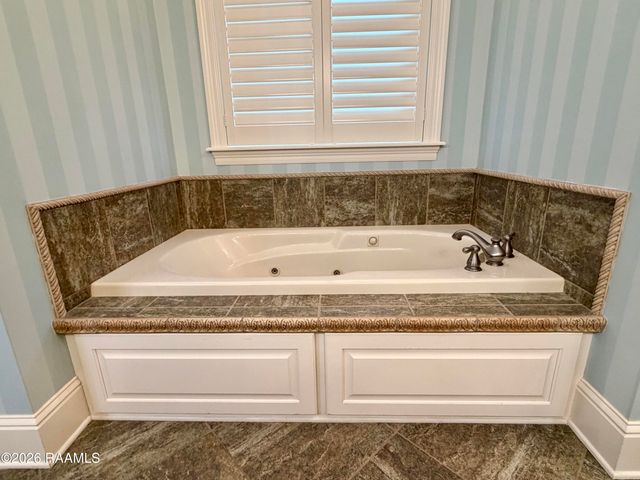 7 Steamboat Bnd Bend, New Iberia, LA 70563