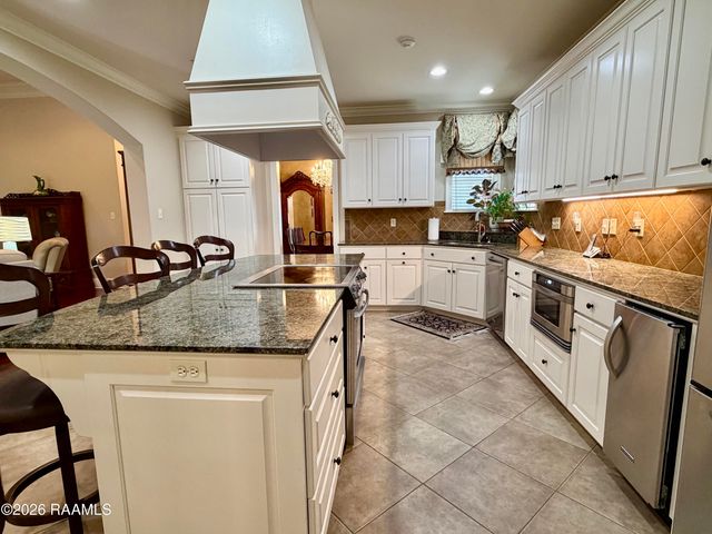 7 Steamboat Bnd Bend, New Iberia, LA 70563