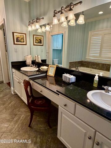 7 Steamboat Bnd Bend, New Iberia, LA 70563