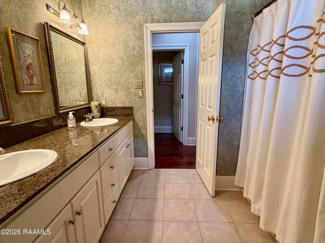 7 Steamboat Bnd Bend, New Iberia, LA 70563