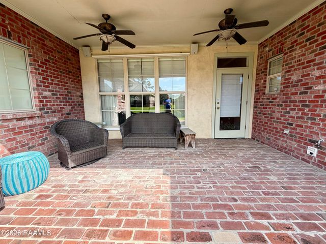 7 Steamboat Bnd Bend, New Iberia, LA 70563