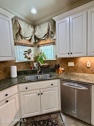 7 Steamboat Bnd Bend, New Iberia, LA 70563