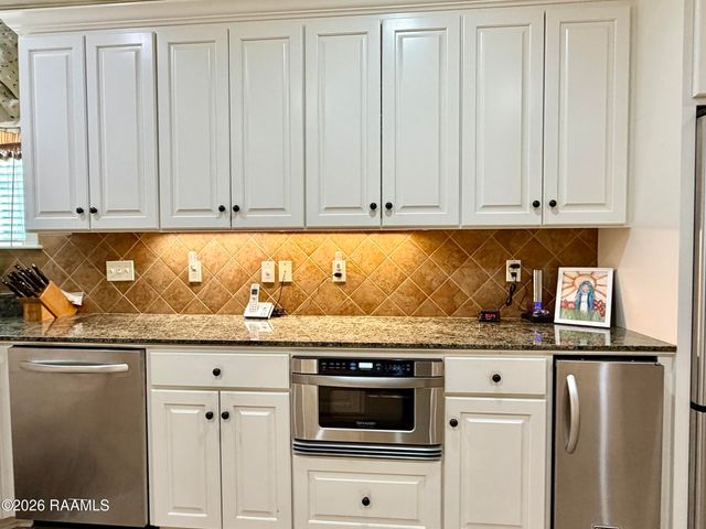 7 Steamboat Bnd Bend, New Iberia, LA 70563