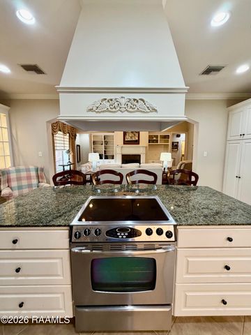 7 Steamboat Bnd Bend, New Iberia, LA 70563