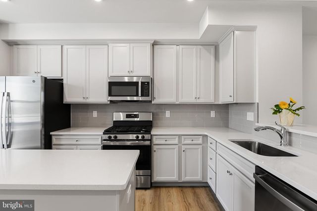 10 SIDNEY LANE, Stratford, NJ 08084