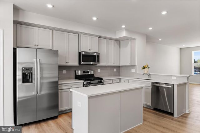 10 SIDNEY LANE, Stratford, NJ 08084