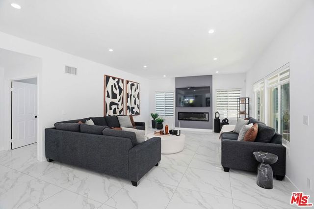 7600 Southby Drive, West Hills, CA 91304