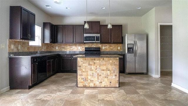 5235 Cantbury Way, Atlanta, GA 30349