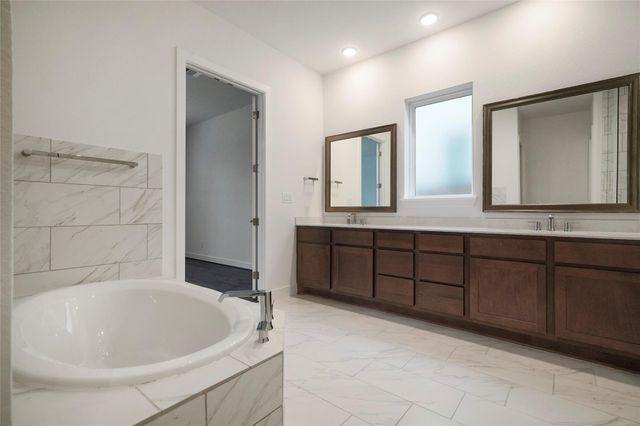 6 Clearview Terrace Place, Tomball, TX 77375