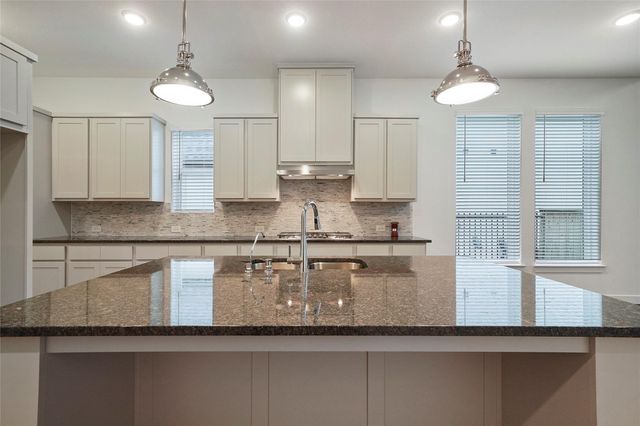6 Clearview Terrace Place, Tomball, TX 77375