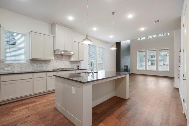 6 Clearview Terrace Place, Tomball, TX 77375