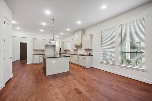 6 Clearview Terrace Place, Tomball, TX 77375