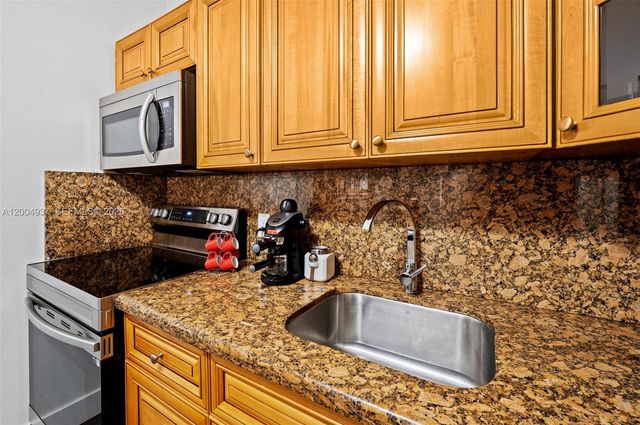 13840 NW 5th Ct 13840, North Miami, FL 33168