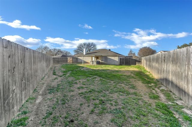 202 Lancelot Drive, Weatherford, TX 76086