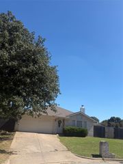 202 Lancelot Drive, Weatherford, TX 76086