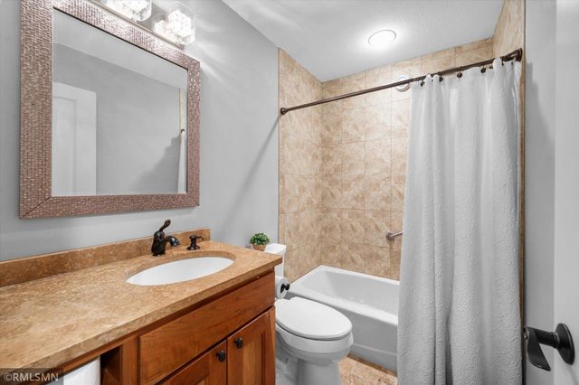 17850 Iten Court S, Lakeville, MN 55044