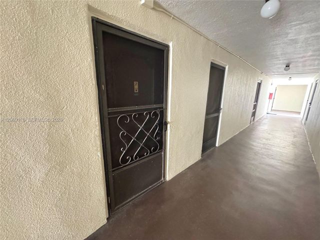 2324 S Cypress Bend Dr 415, Pompano Beach, FL 33069